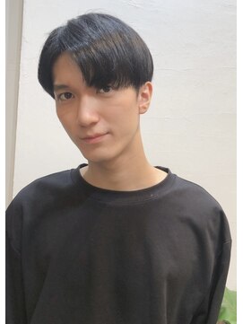 キュー(Cue_) 韓国俳優風七三ストレートセンターパート