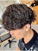 緩め波巻きスパイラルパーマシャドウパーマメンズマッシュウルフ