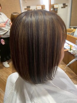 エール(Aile)の写真/白髪染めを卒業！脱白髪染めで新しい自分へ♪白髪ぼかしとデザインカラーの新しいスタイルが女性に人気◎
