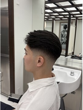 トウキョウ クラシック バーバー タウン(TOKYO CLASSIC BARBER TOWN) サイドパート