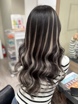 ラピス 横浜(Lapis) アッシュブラックハイライトブリーチカラーシールエクステ