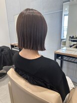 リフ(LIF by MIRROR TALK)&nbsp;ロングの長さからバッサリボブスタイルに