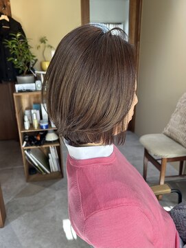 イトマ(itoma) アッシュベージュ大人レイヤーボブ/30代40代50代