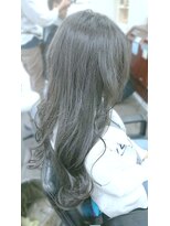 トゥエンティーフォー 泉大津店(24)&nbsp;光に透けるアッシュグレー