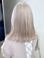 ホワイトブロンド_オリーブカラーハイライトカラー_ba308141