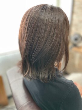 ハサミバイアトリエナガノ 千葉(8sami by atelier nagano) ショートボブ/センターパート/ツヤ髪/グラデーション/イヤリング