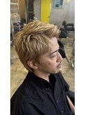 メンズブリーチカラー金髪刈らないスパイキーショートカット