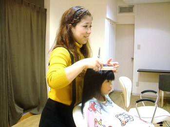 カットスペース シンリ(CUT SPACE SHINRI)の写真/【キッズスペースあり/お子様同伴可】忙しいママさんのために毎日のキレイをサポートします♪