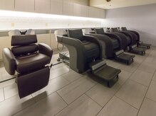ヘアーズ ギャラリー 堺高島屋店(Ｈａｉｒ’ｓ Ｇａｌｌeｒｙ)の雰囲気（ゆったりとくつろげるシャンプーブース）