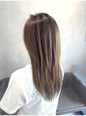 白髪ぼかしハイライト×ロングレイヤースタイル
