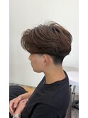 センターパートニュアンスパーマ×テーパーフェード