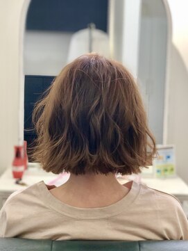 アークス(Ark'ss) 外ハネ切りっぱなしボブ