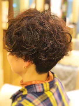 ヴィサージュロカ(VISAGE Loca) くせ毛にパーマをミックスしたデザイン