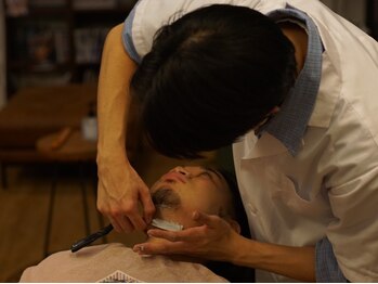 バーバーショップ セカンド(BARBER SHOP 2nd.)の写真/Barberならではのシェービング技術をご提供。印象を左右する眉・ひげのお手入れもプロにお任せください。