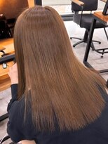 イリ 大阪(ili)&nbsp;ハイライトカラーミルクティーベージュレイヤーカット