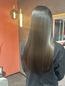 ヨーロー(YOLO)の写真/《YOLO》こだわりの髪質改善トリートメントでダメージを徹底補修!毛先まで指通りなめらかなうる艶髪に*