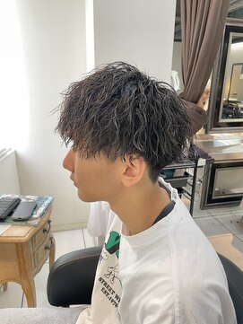 アイズ 海老名(AIZU) ツイストスパイラル　ツイストパーマ　縦落ちパーマ　眉毛