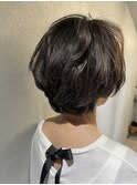 ショートボブ　大人女性 ダークシルバー
