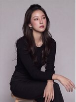 キヴィ(kivi)&nbsp;大人艶髪ロング×透明感グレージュ 暗髪でも垢抜け