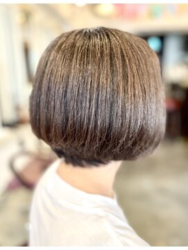 サーティエイト(38) くせ毛うねり 丸み大人美人小顔ショートボブ/髪質改善/元町/