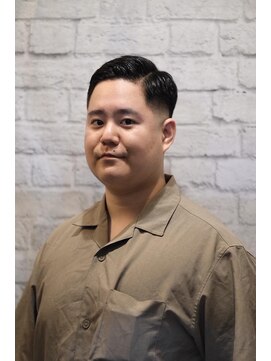 グレイスフル バーバープラチナム 六本木店(Graceful Barber platinum) スーツに合うフェード七三分けショート