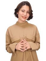 大人ショート　優しい印象の巻きパーマ
