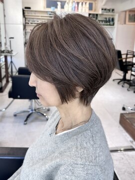 ハーツ(Heart's) 40代50代60代/脱白髪染め白髪ぼかしハイライト/重めショート