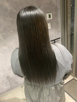 ロイ 梅田(Roy) オリーブカラー/トーンダウン/軽めロング/寒色系カラー