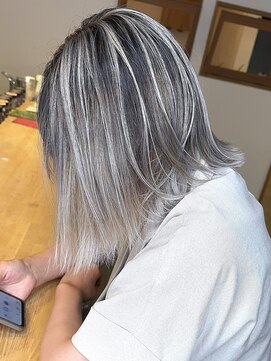 ブレイズヘアー(BLAZEhair) 【白髪対策ハイトーン】ホワイトバレイヤージュ×ブリーチ２回
