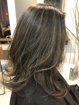 ジジ アドラーブル ヘア サロン(JiJi ADRABLE HAIR SALON) 白髪染めにもハイライト 全体ハイライト イルミナグレイカラー