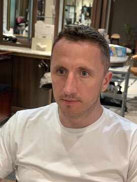 外国人メンズラフベリーショートフェードスタイル L リバレッジ 白金 Leverage のヘアカタログ ホットペッパービューティー