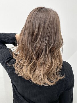 アライブ キチジョウジ(ALIVE Kichijoji) 根本が伸びても気にならないグラデションカラー