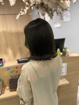 アヴァンス 京橋店(AVANCE) ファギーオリーブ×外はねボブ
