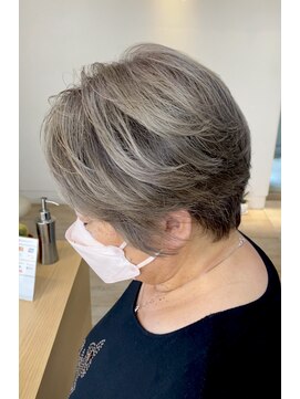 ソイア 春日井店(Soea) ケアブリーチ　60代脱白髪染めからのシャドウルーツ