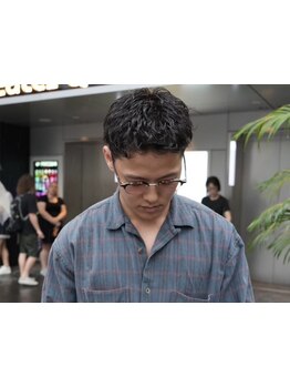 経験豊富なスタイリストが、外国人風の束感×立体感でラフなのにキマるstyleを叶えます!ベリーショートも◎