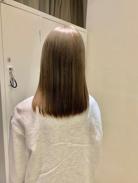 ブロッサム ひばりヶ丘(Blossom) 透明感ブリーチなしグレージュ切りっぱなしボブミディ