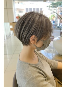 ロハスバイケンジ(LOHAS by KENJE) 魅せる白髪ぼかしハイライト×ショートボブ/小田急相模原