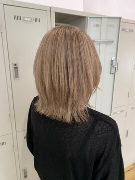 ラグヘアーワークス(LAG HAIR WORKS) ハイトーン切りっぱなしボブ