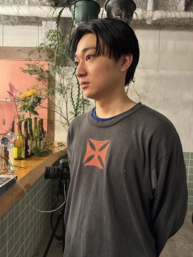 ソーレ(sole) yosuke モード感溢れるテクノカット　センターパート