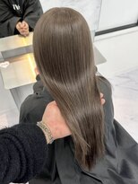 ベガ 福岡天神(VEGA)&nbsp;ロング　ケアブリーチ　ミルクティーベージュ　顔まわり　10代