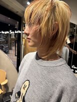 ビビト(bibito)&nbsp;bibito ハイトーンウルフ　毛先カラー　大人ショート