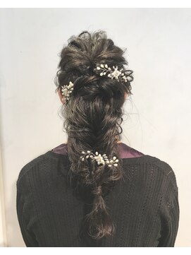 ヴァンクシー バイ ルナ(VANKCY by Luna) 結婚式 二次会 編みおろし 大人可愛い 大人 ロング 編みこみ