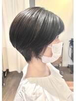 ヘアデザイン エソラ(hair design esora) トップに丸みを出し女性らしさを感じる黒髪ショートヘア