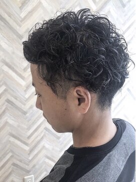プログレス つくば店(PROGRESS by ヂェムクローバーヘアー) メンズツーロック、アップバング、パーマスタイル