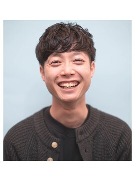 リリー(Rilie) 大人かっこいい！束感&パーマの王道マッシュ