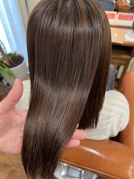 ヘア ミーツ ドレス プレローマ(HAIR meets dress pleroma) ぷるるんストレート