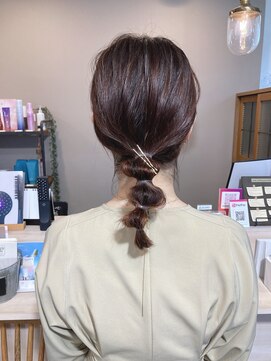 スアバイキキ(SuA by kiki.) 黒髪/グレーベージュ/レイヤーロング/前髪パーマ[千葉]