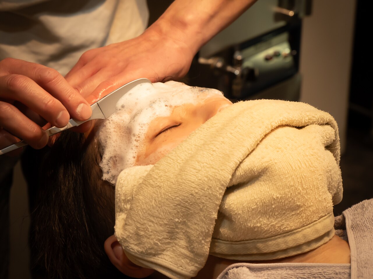 【メンズ】Cut＋Shaving (眉毛カット込)＋Vitalmask\5950