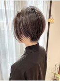 オン眉ショート　ナチュラルレイヤーシフォンベージュラソル浦和