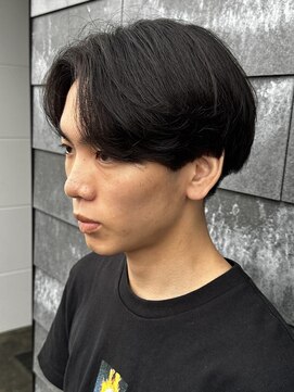 ヒュイル バイ ニアウ(Hwyl by Niau) メンズマッシュパーマニュアンスパーマスパイラルパーマ刈り上げ